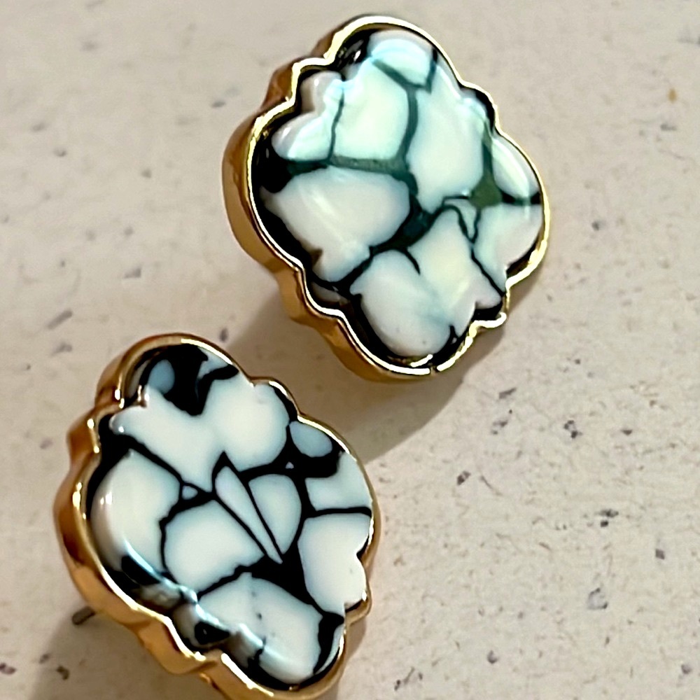 NWT Navy & White Marble Glass Post Earrings.